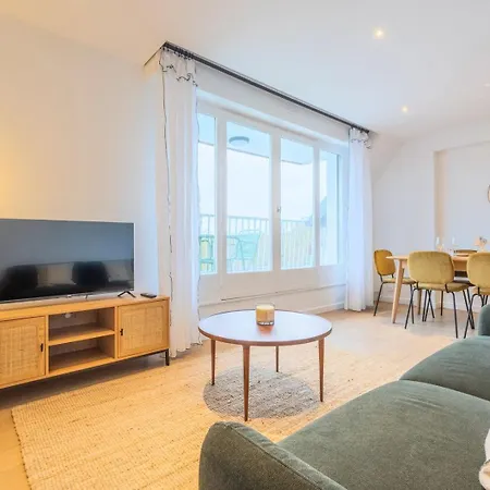 One Bedroom With Balcony And A View *