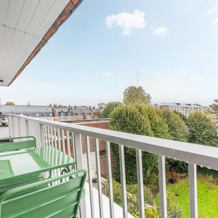One Bedroom With Balcony And A View Apartament *