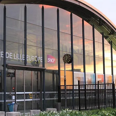 One Bedroom With Balcony And A View Apartment *