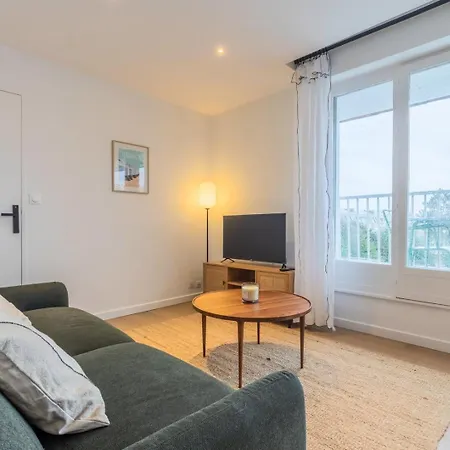 Apartment One Bedroom With Balcony And A View *