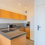One Bedroom With Balcony And A View 아파트 *