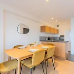 One Bedroom With Balcony And A View 아파트 릴