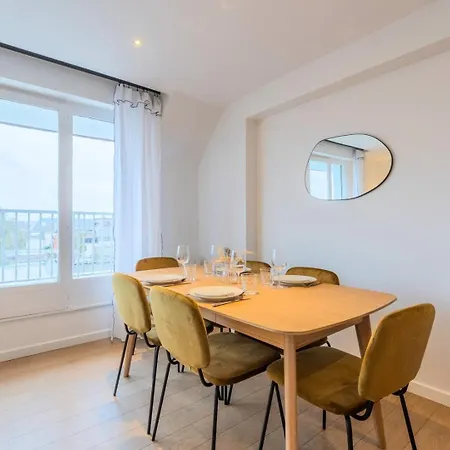 One Bedroom With Balcony And A View *