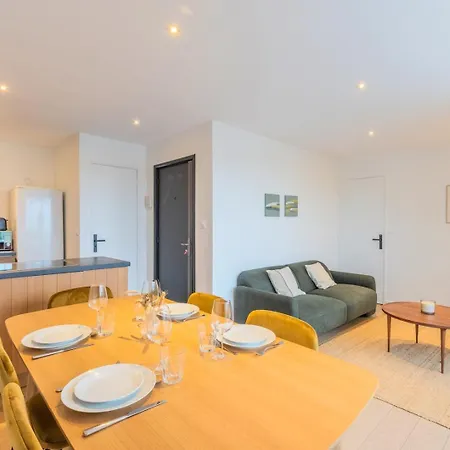 Apartment One Bedroom With Balcony And A View *