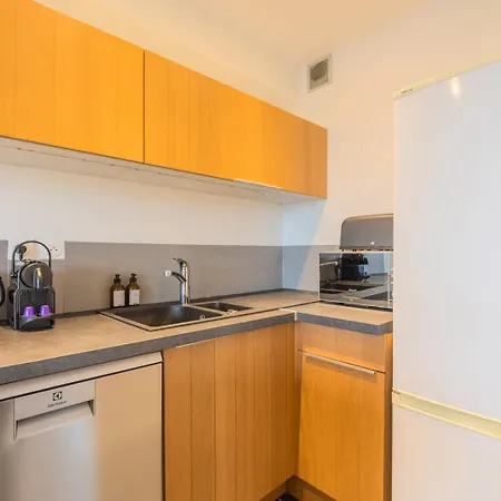 One Bedroom With Balcony And A View Апартаменты *