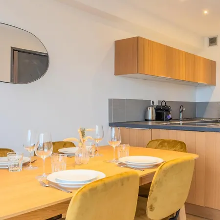 One Bedroom With Balcony And A View Appartement