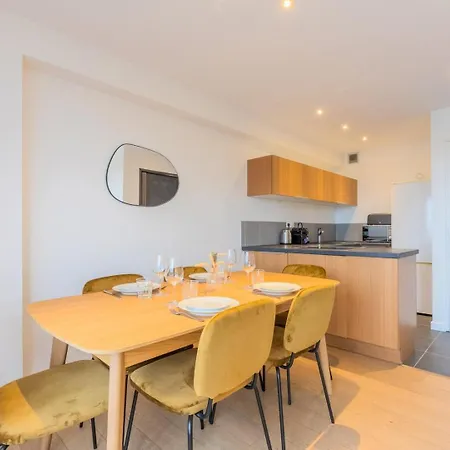 One Bedroom With Balcony And A View Апартаменты Лилль