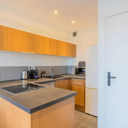 One Bedroom With Balcony And A View דירה *